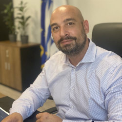 Άρης Αποστόλου